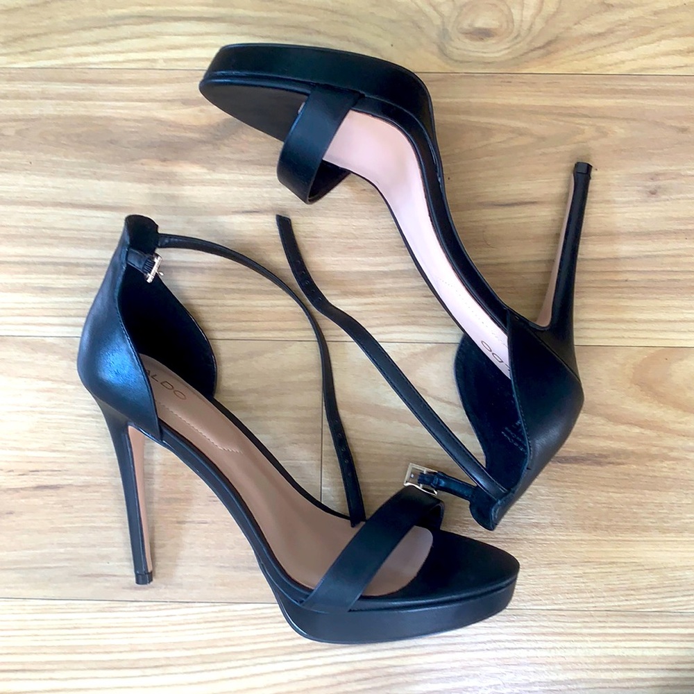 Heeled Minimalist Sandal